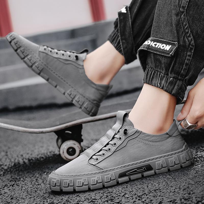 Men's Sneakers Fashion Trend Leisure Versatile Board Shoes Anti slip and Wear resistant Running Shoes