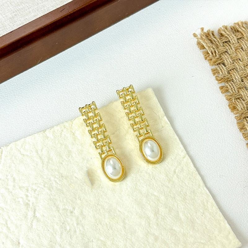 Stylish Pearls Earrings Eye Catching Earrings Alloy Texture Comfortable Pearls Earrings for Daily Wear and Parties