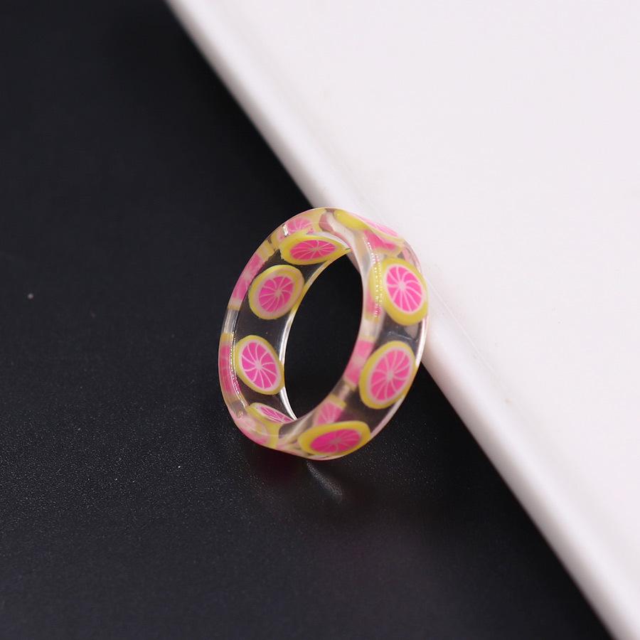 Barevný kreslený prsten z pryskyřice s ovocem a květinami - Roztomilá jahoda a okvětní lístky třešňového květu