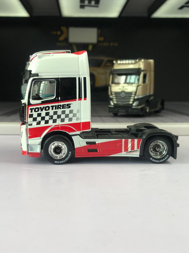 Maisto 1:64 Mercedes-Benz Actros 1851 car model, zinc alloy metal decoration, collectible gift car
