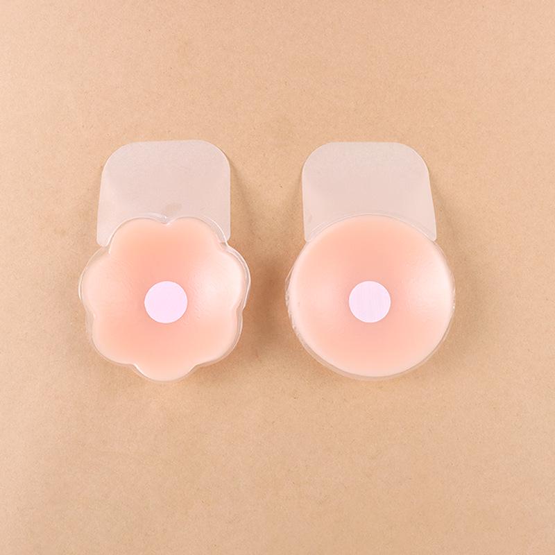 Wasserdichte Silikon-Brustwarzenabdeckungen für trägerlose und rückenfreie Kleider, ideal für Hochzeiten und Schwimmen.