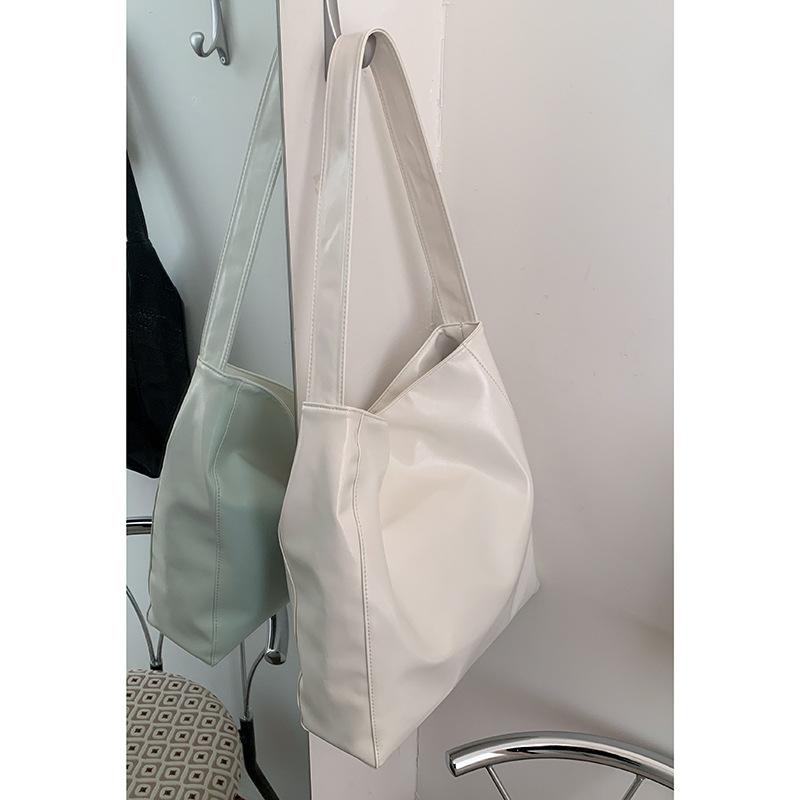 

Korean version of fashion spring large-capacity bucket bag women s 2025 new armpit bag soft-faced casual shoulder messenger bag бежевый