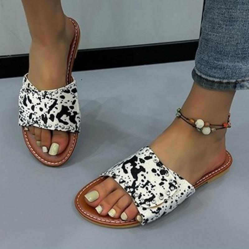 One-word Slippers for Women's New Large-size Leopard Print Rivets, Flat Bottom, and Beach Sandals for Women