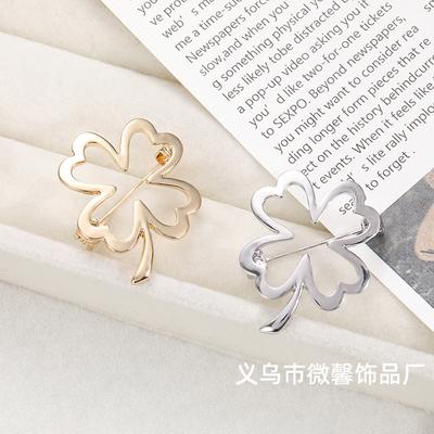 Fashion Clover Brooch Cardigan Jacket Fixed Apparel Pin, Shirt Neck Corsage with Accessories