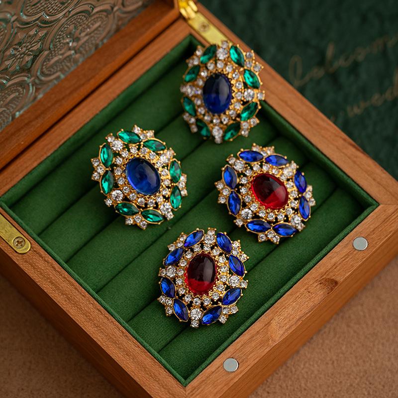 

Роскошные и элегантные серьги, инкрустированные бриллиантами, элитные серьги в стиле ретро.