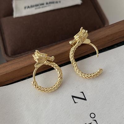 Zodiac Dragon Year Náušnice Stříbrná jehla Náušnice Pokročilé Dámské Náušnice k narozeninám Jemná řezba Guochao Středověké šperky Pokročilý smysl