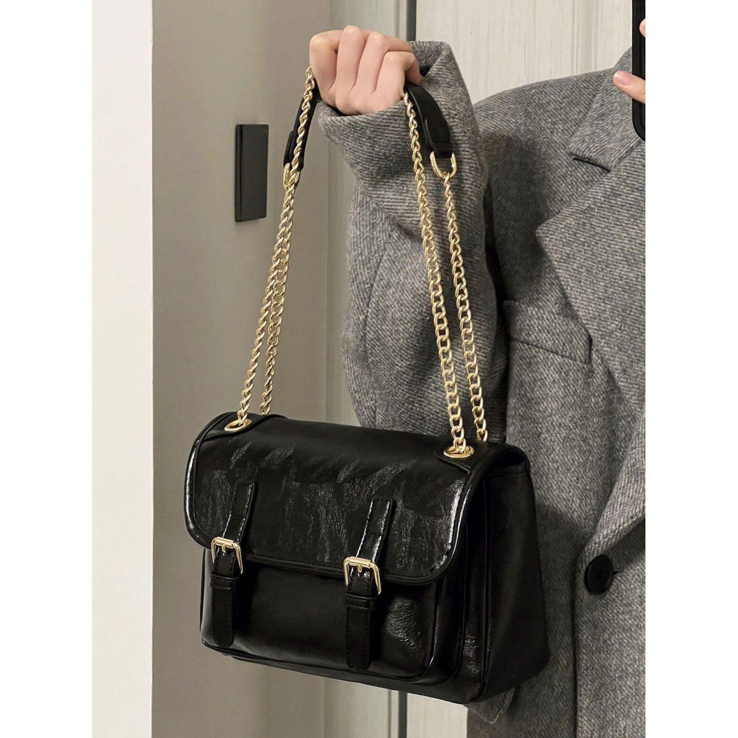 

Retro Black Chain Messenger Bag Women Oiled Leather Large Capacity Shoulder Bag Ladies Daily Commute Versatile Crossbody Bag New 25x18x14cm чорний