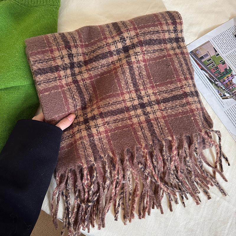 Luochi Korean-Style Retro Plaid Scarf: Warm, Versatile, and Stylish Shawl for Women, Perfect for Autumn/Winter.