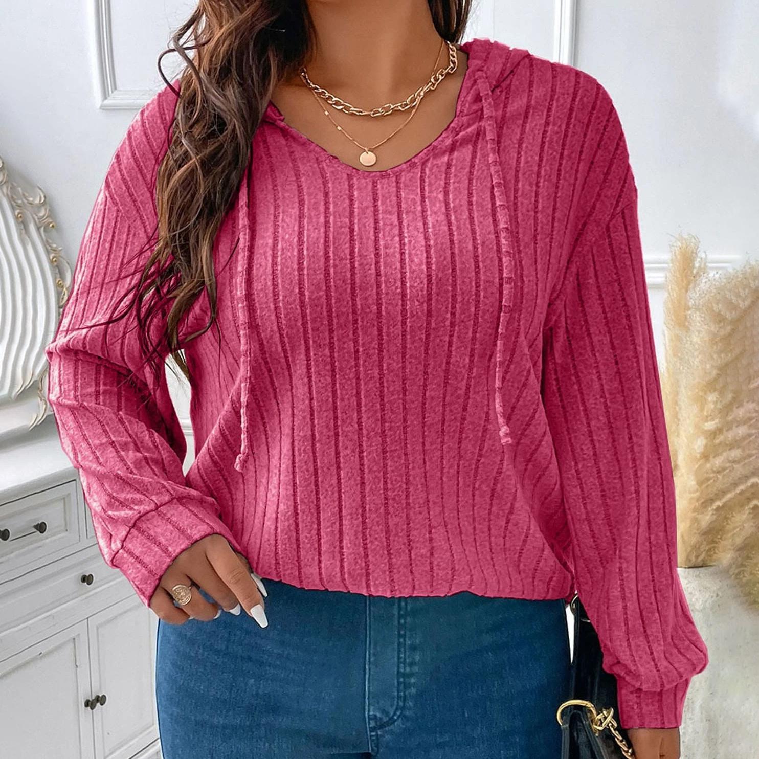 Осенние и зимние модели однотонных женских блузок больших размеров с v-образным вырезом — фото 3