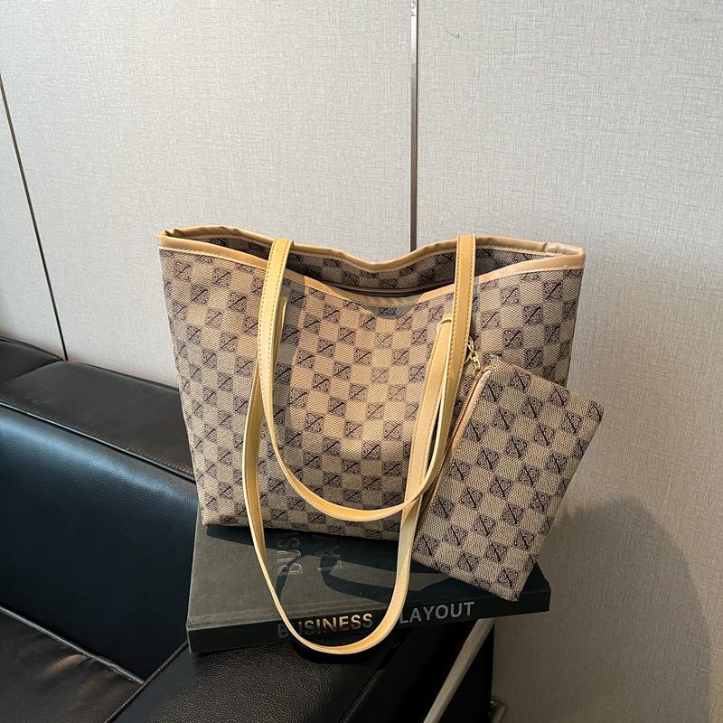 

Fashion Retro Trend Printed Atmospheric Women s Handheld Shoulder Underarm Bag Premium Commuter Casual Versatile Bag хаки