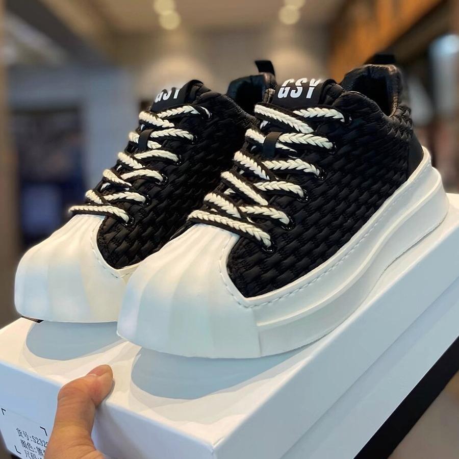 Fashion Designer Striped Patchwork Breathable Shoes Man Fashion Soft Lightweight Skateboard Sneakers Retro Camel Summer Shoes Trend 2024