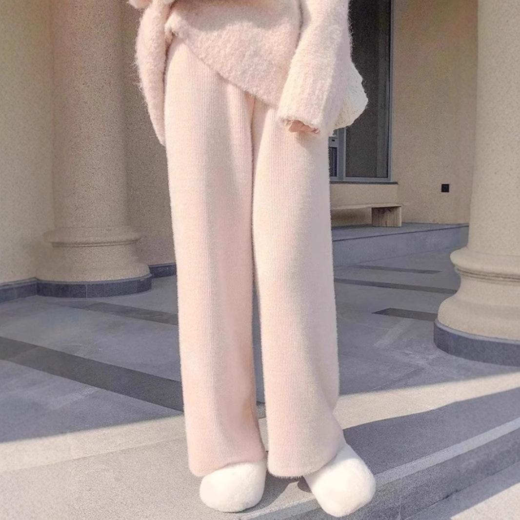 

145cm Mink Velvet High-Waist Wide-Leg Pants for Women - Cozy, Loose, Thickened for Autumn/Winter 2025 2XL (126-145 kg)