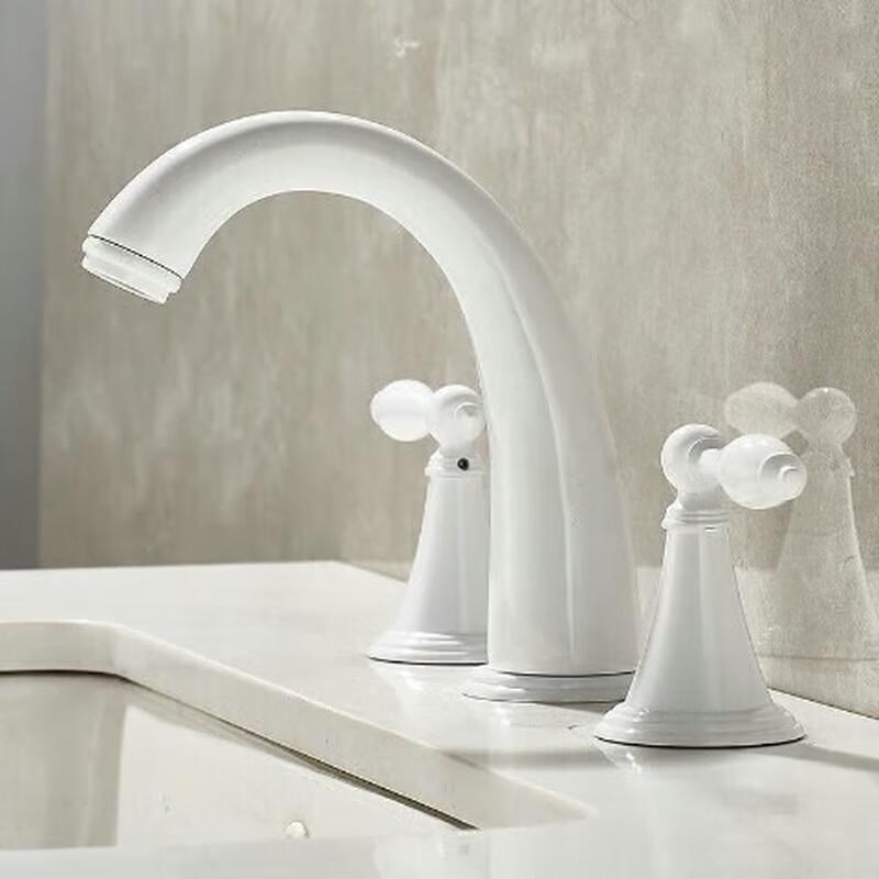 Vintage Gold 3-Hole Double Handle Basin Faucet Set