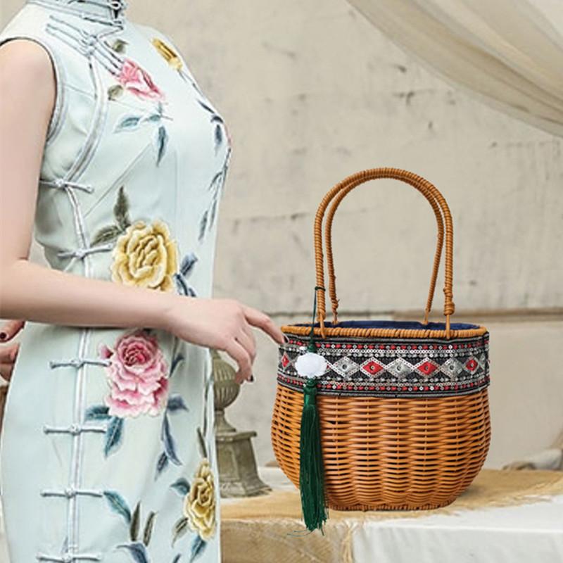 2025 Women Retro Handmade Rattan Basket Fashion Embroidery Imitation Wicker Handbags Causal Woven Box Bag Lady Party Beach Bag