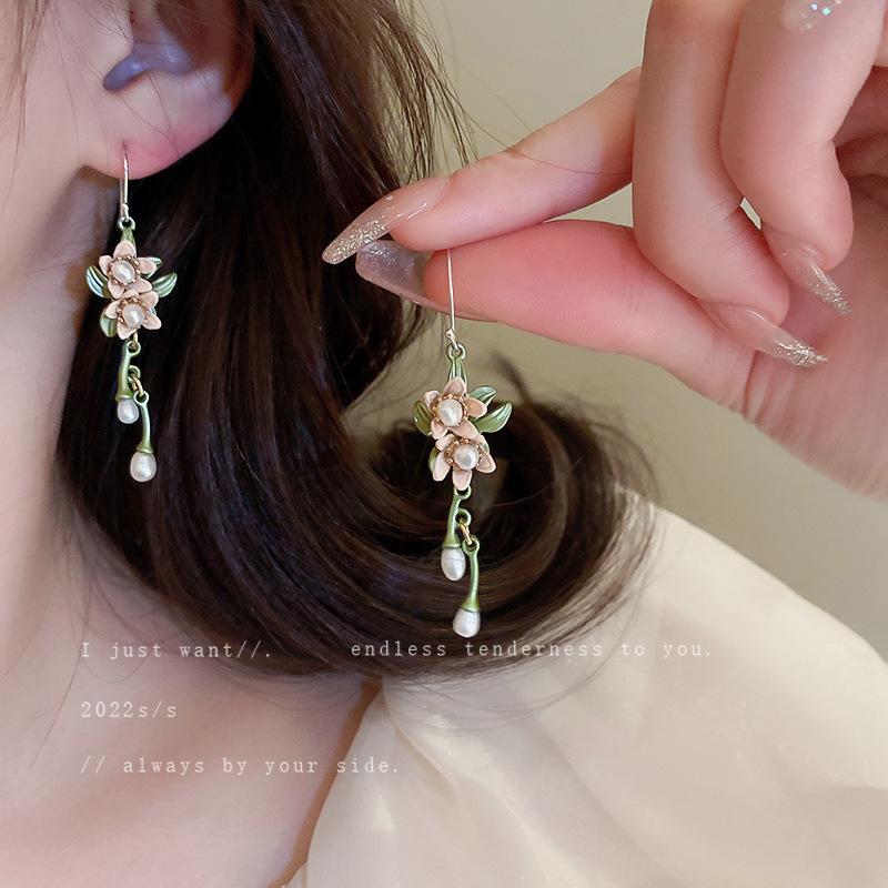 Mori small fresh lily of the valley flower fringed pearl necklace temperament collarbone chain girl heart sweet necklace