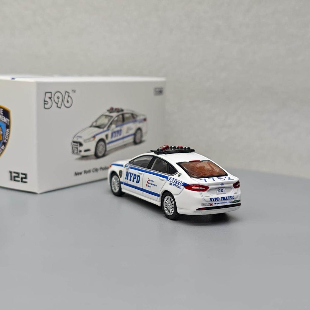 596 1:64 Mondeo TLC Police NYPD Simulation Alloy Mini Car Model Hobby of Collecting Toys and Gifts Decoration