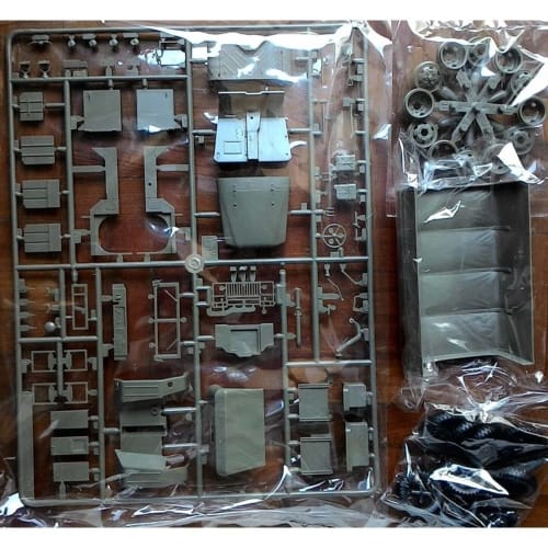 AFV Club 1/35 M35A2 2.5t Cargo Truck Plastic Model