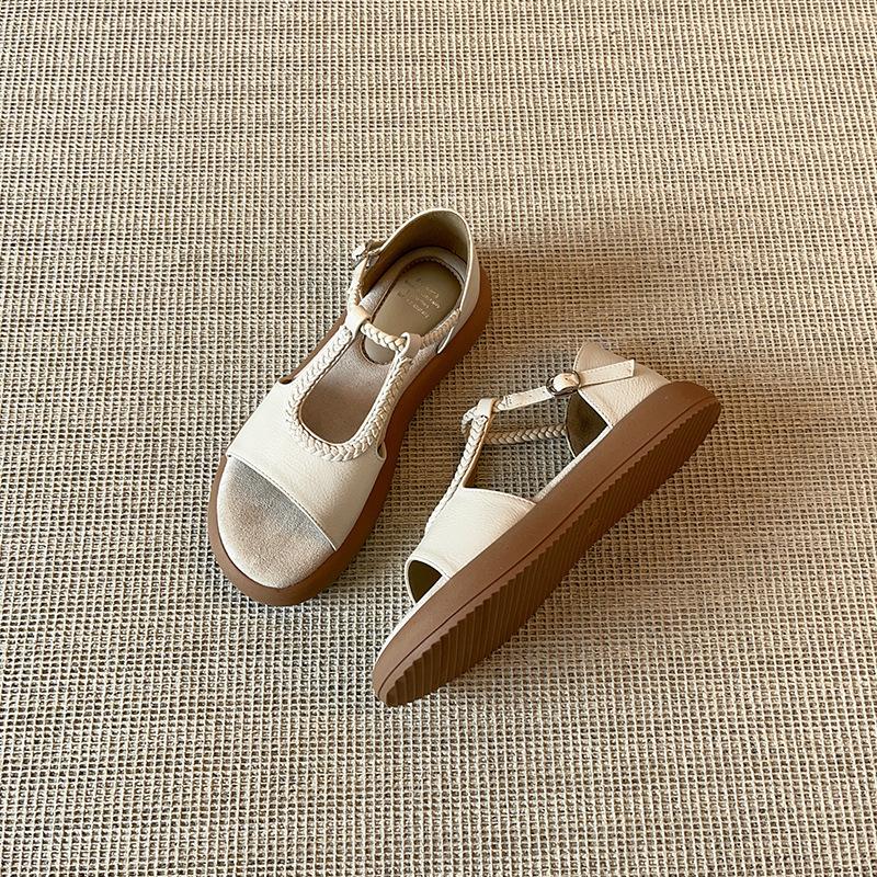 Spot~ Niche Literary and Retro College Style Sandals Women's 2025 New Retro Versatile Casual Platform Beach Shoes