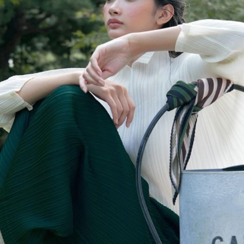 

FINE PLEATS Two-tone Scarf Green FREE