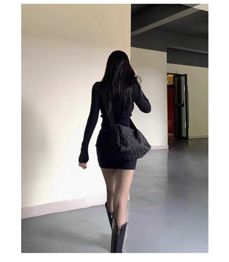 Elegant Black Slim Fit Little Black Dress with Feminine Design and Hip-Hugging Skirt