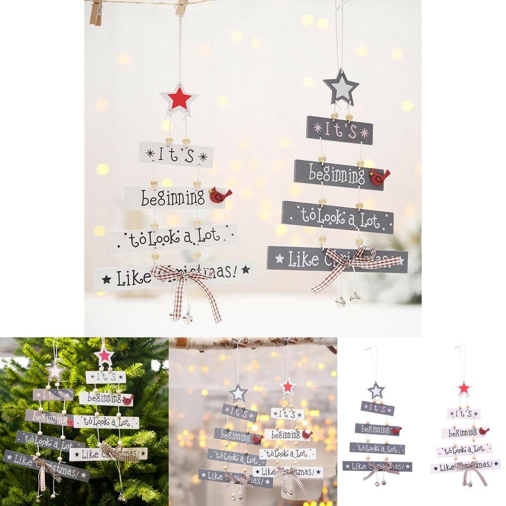 Schlanke und stilvolle Weihnachtsbaumdekoration aus Holz für festliche Stimmung