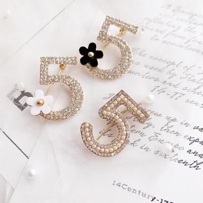 Trendy Neues Produkt Digital 5 Kamelie Personalisierte Kreative Brosche Brosche Anzug Corsage Zubehör