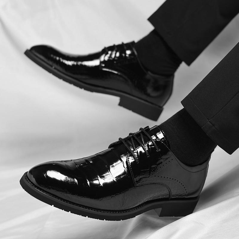 Fashion New British Style Dress Business Casual Shoes Men Black Commuter Thick Soles Leather Bright Leather Wedding Outdoor Oxford Shoes