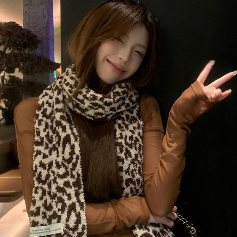 Écharpe en peluche imprimé léopard Douce et chaude Foulard Mode Écharpes d'hiver Convient pour le ski et le camping
