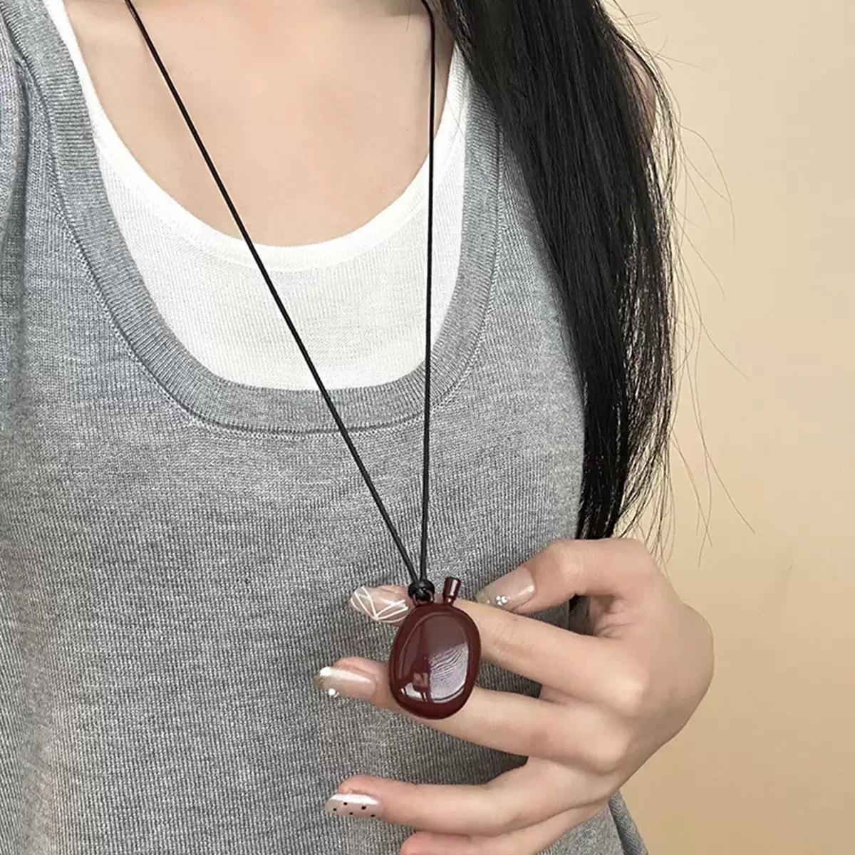 Korean-Style Simple INS Style Wine Jug Pendant Necklace, Personalized Long Sweater Chain Accessory 2025