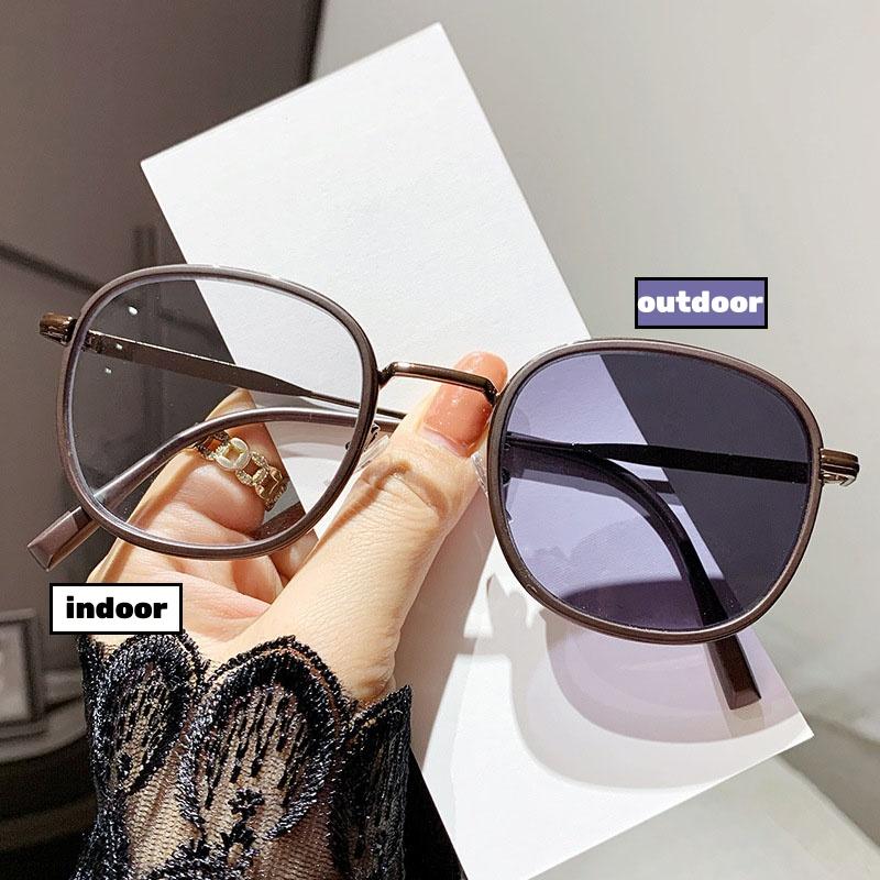 New Retro Photochromic Myopia Glasses for Women Men Large Frame Anti Blue Light Color Changing Sunglasses with Diopter 0 To -4.0