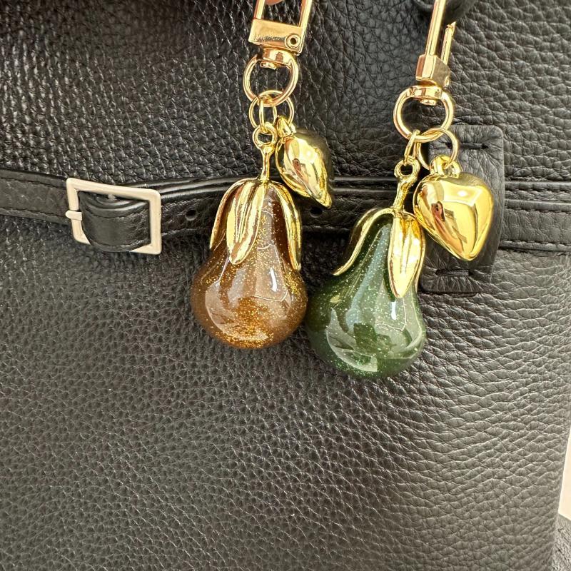 Exquisite Pear Keychain Simulation Resin Fruits Keyring Pendant Bag Charms Handbag Hanging Decoration Couple Gifts