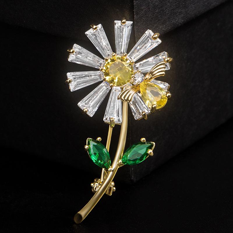 

Zircon Daisy Brooch: Japanese & Korean Style Corsage for Women s Suits
