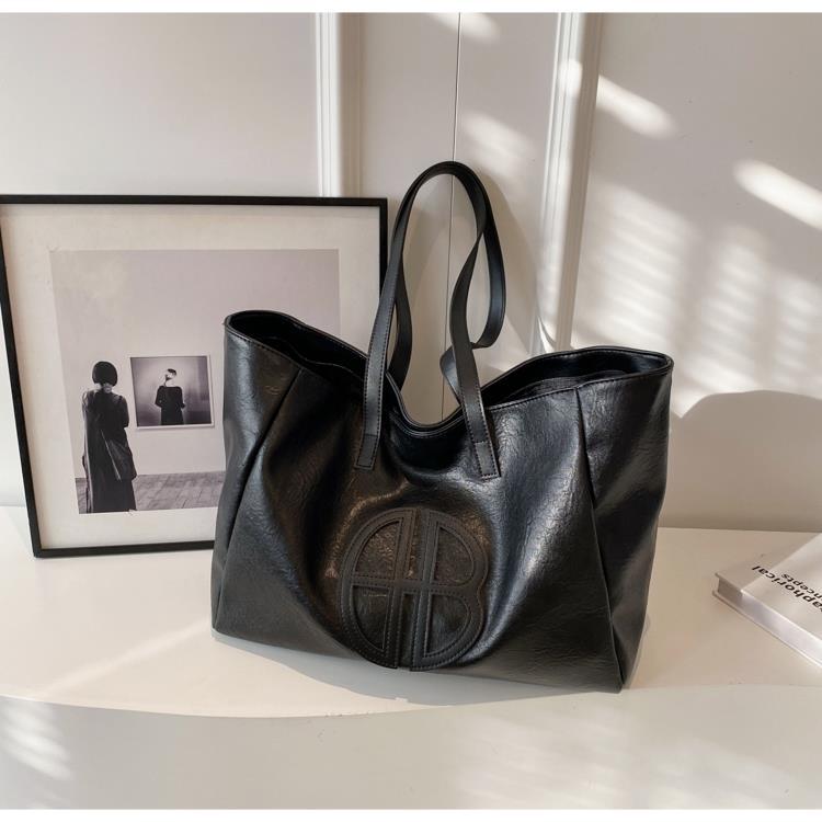 

Винтажная ретро мягкая кожаная женская сумка вышитая однотонная модная сумка через плечо роскошная дорожная сумка большой вместимости чёрный