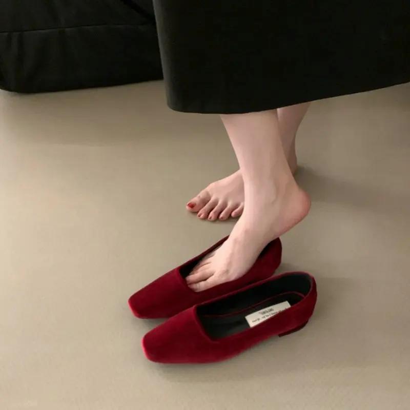 Fashion Retro Red Velvet Flat Shoes for Women 2025 New Spring and Autumn French Leopard Loafers Pattern Women Shoes Ladies