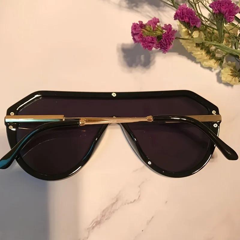 New Fashion Oversized One Piece Sunglasses Women Brand Designer Vintage Rivet Square Sun Glasses Men Driving Mirror Shades