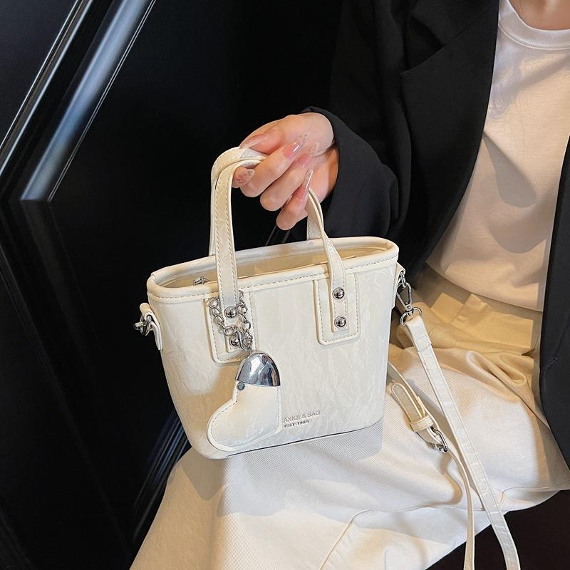 This year's popular small bag women's summer new versatile messenger bag Korean version super fire portable bucket bag