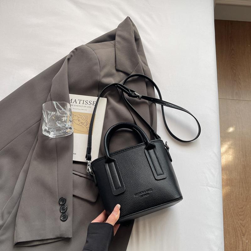 Autumn and winter new small bag women's premium texture portable bucket bag versatile retro commuter messenger bag