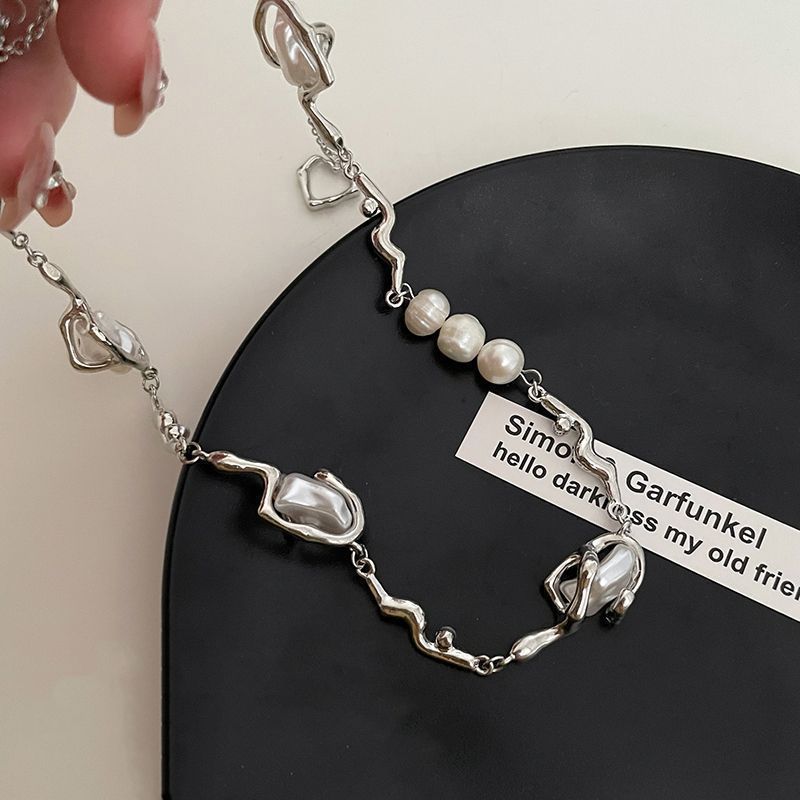 Niche Design Irregular Pearl Splicing Love Necklace Female Light Luxury Ins Cold Wind Korean Version Sweet Cool Collarbone Chain