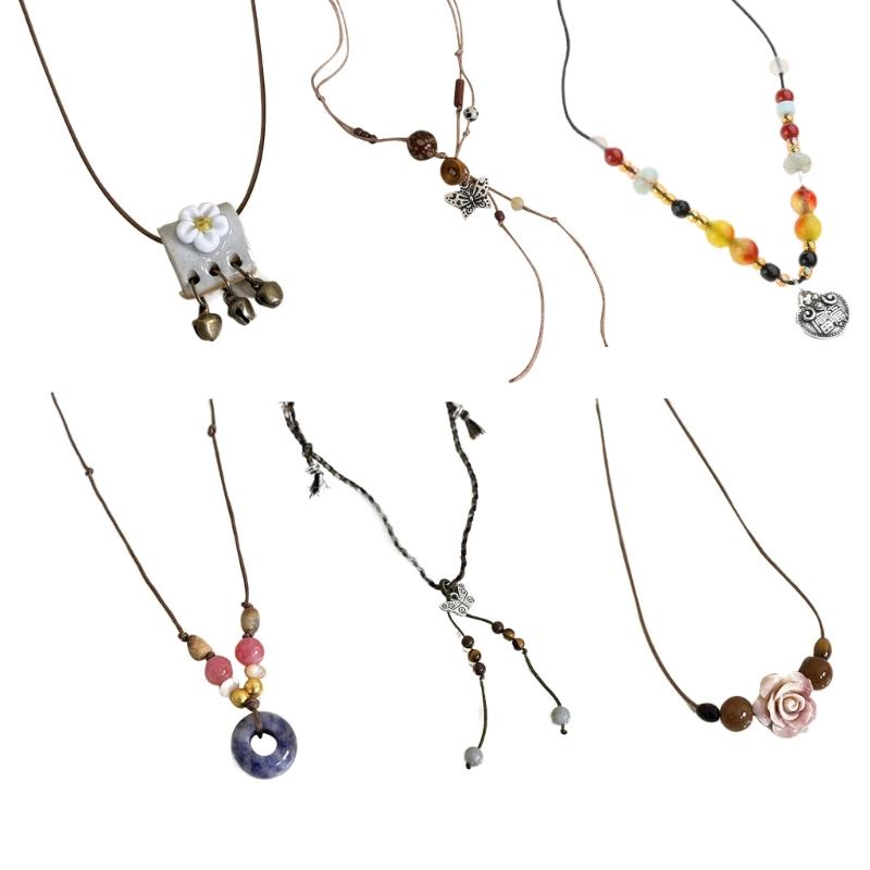 Exquisite Halskette im traditionellen chinesischen Stil Ethnischer Stil Anhänger Halskette Antike Kordel Schmetterlingsblumen-Charms Kette