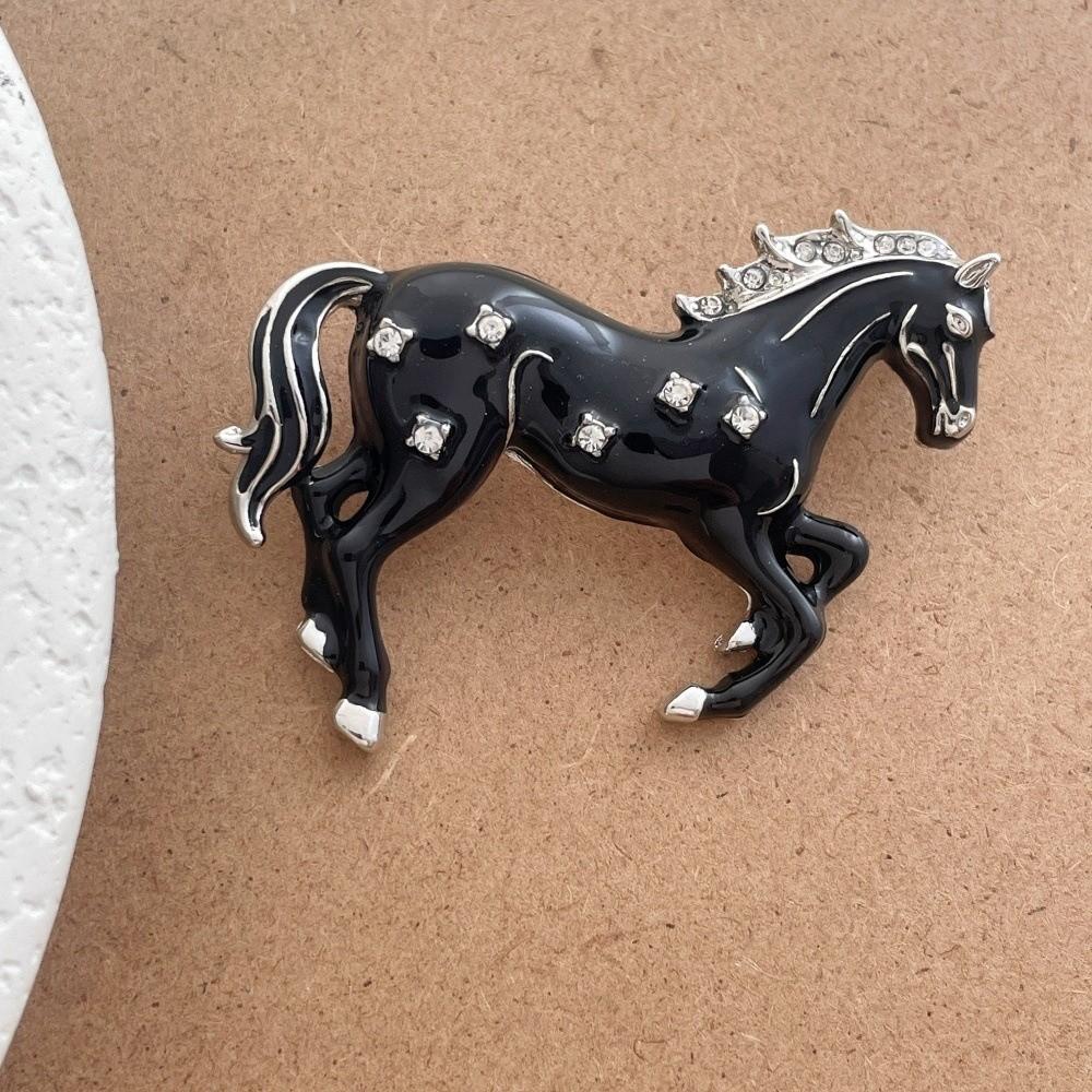 Horse Year Zodiac Horse Head Brooch Fashion Jewelry Metal Pony Badge Pin  New Year Party
