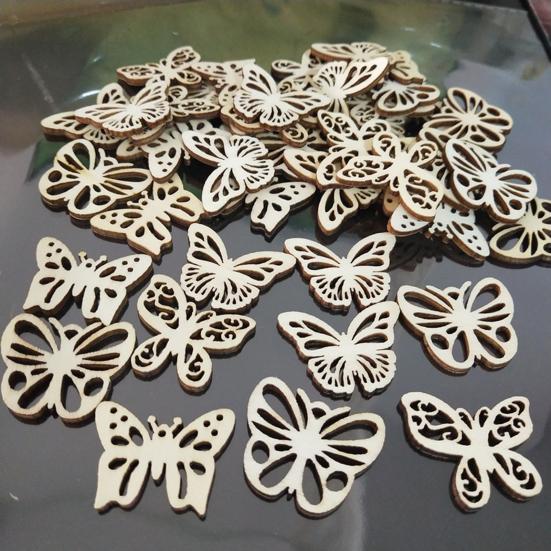 50Pcs Wood Chips Burr Free Hollow Design DIY Portable Blank Wooden Butterfly Embellishment Decor for Kids