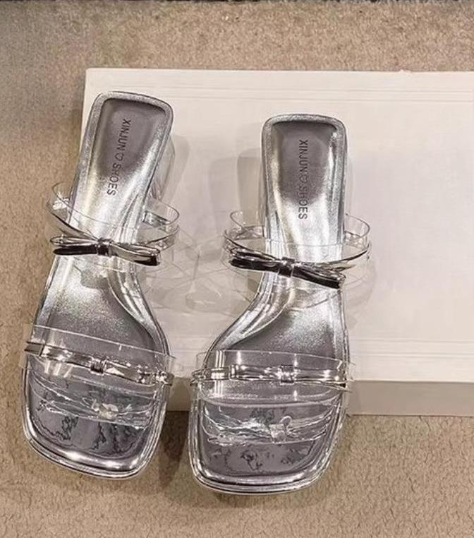 

Туфли на толстом каблуке, сандалии, шлепанцы, новые стили и высокие каблуки — все это универсально 40 серебряный