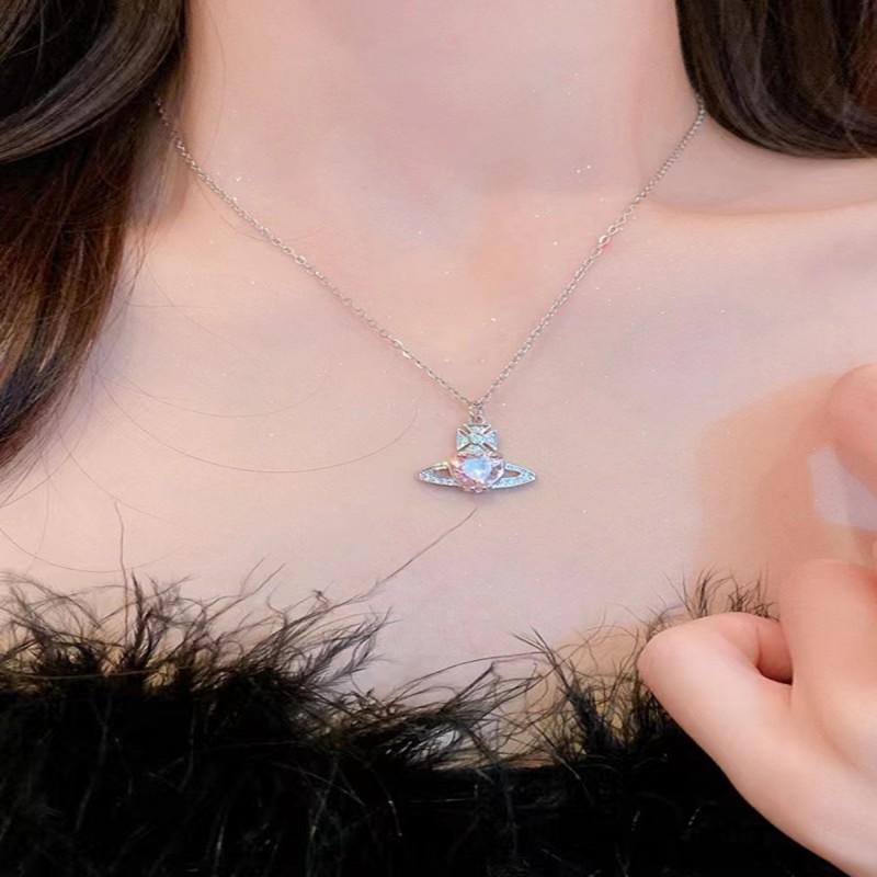 1 Pezzo Collana da Donna Collana Saturno di Alto Senso Catena Collo Temperamento Lusso Leggero Collana alla Moda Gioiello per Donne