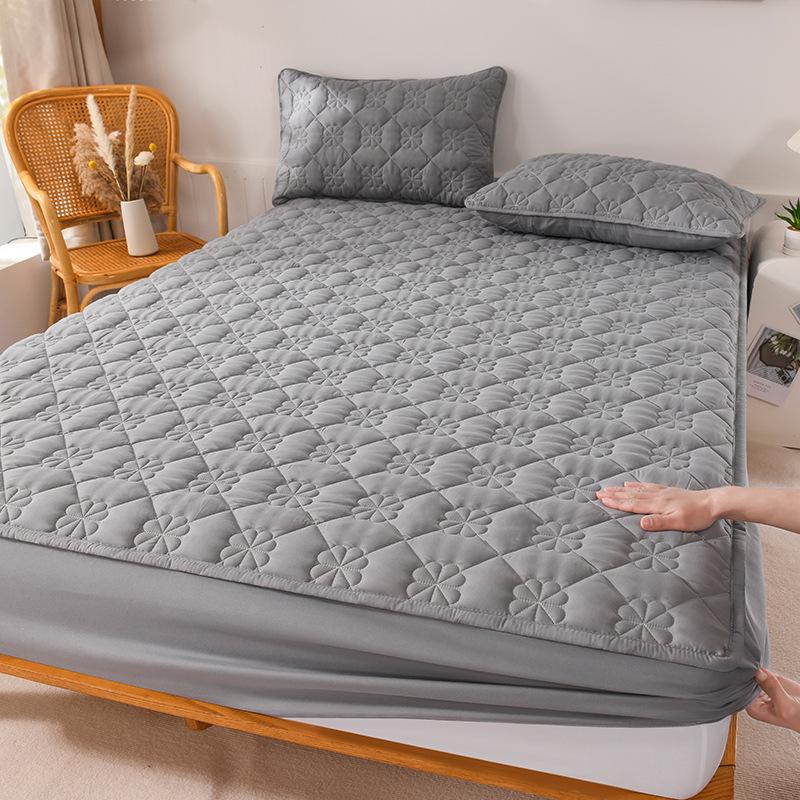 Waterproof & Breathable Quilted Mattress Protector - Urine-Proof Fitted Bedspread