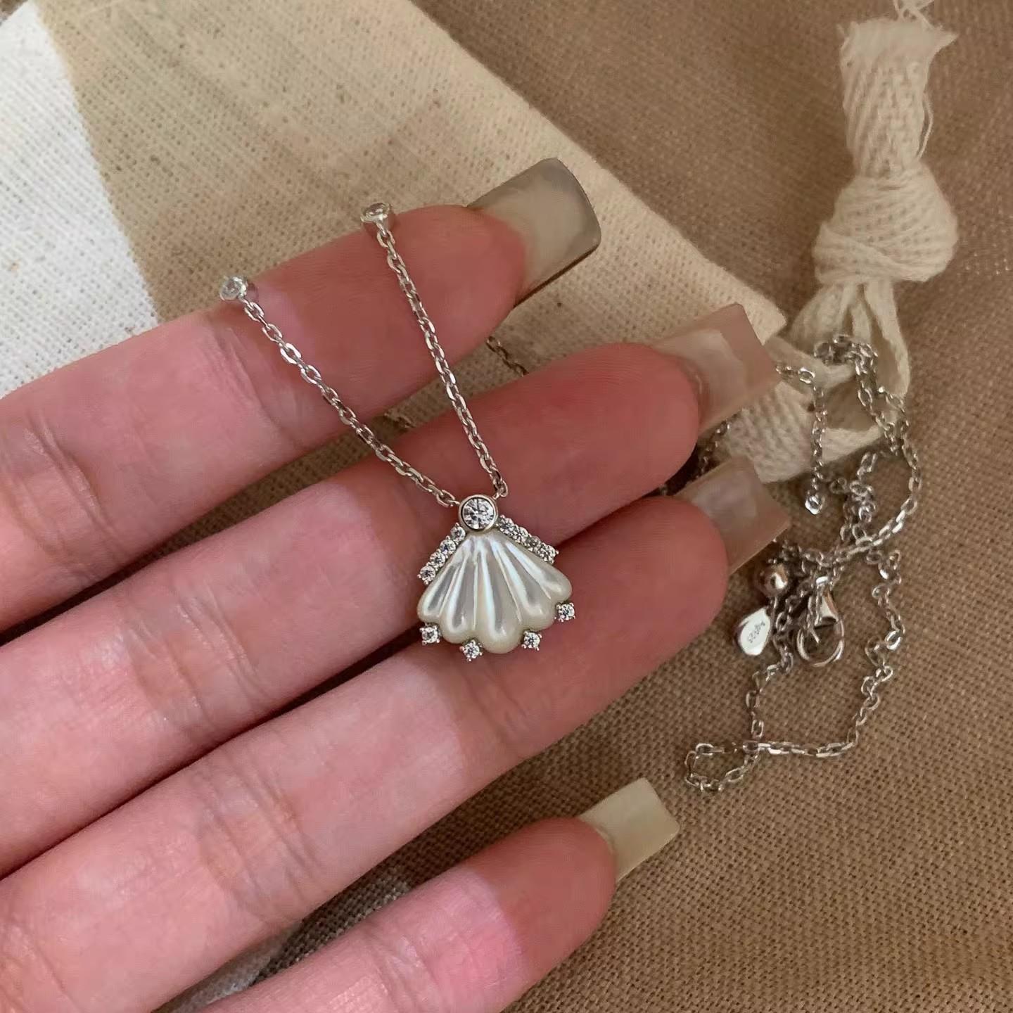 

Original inlay Diamonds White Fritillaria Shell Pendant Exquisite Romantic Sparkling necklace Wedding Engagement Jewelry Gift 45cm серебряный