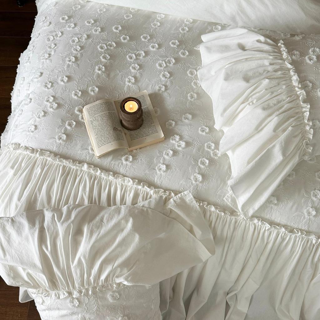 Cotton Bedding Four-piece Set French Romantic White Lovers Skin-friendly Breathable Quilt Cover Sheet Pillowcase Set