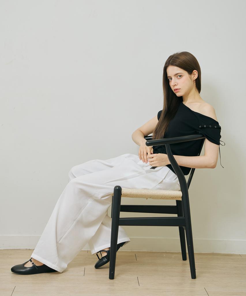 Yuseuteule Slit T-Shirt (Black)