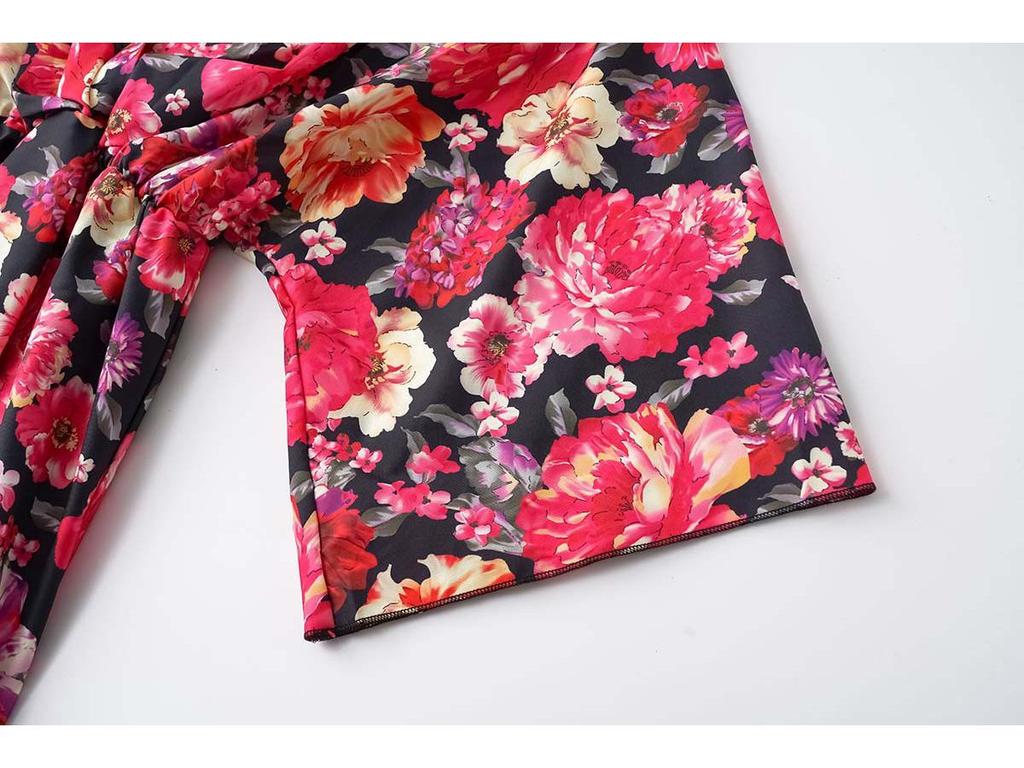 European & American Women's Summer 2023 Bestseller: Printed V-neck Dress with Three-quarter Sleeves