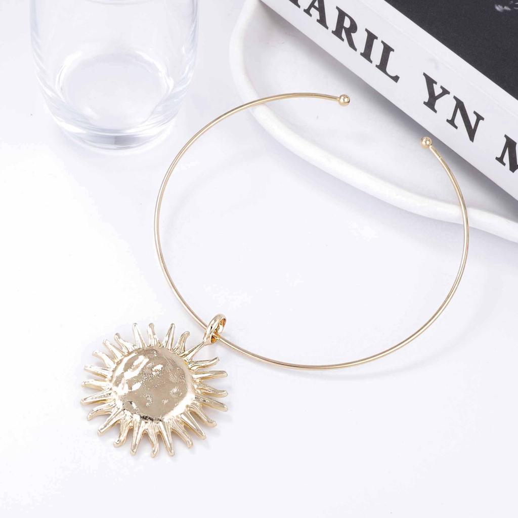 Simple Fashion Alloy Exaggerated Sunflower Pendant Collar Casual Versatile Daily Women's Models