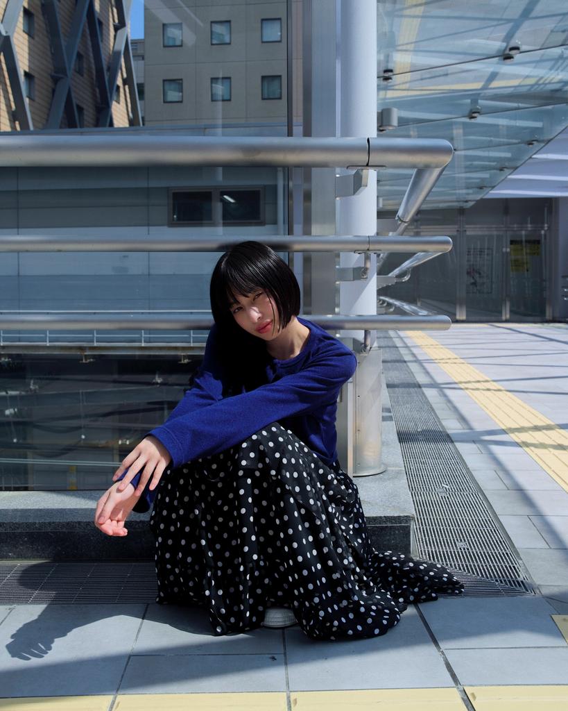 Loaegsyueol Dot Chiffon Flare Skirt_Black
